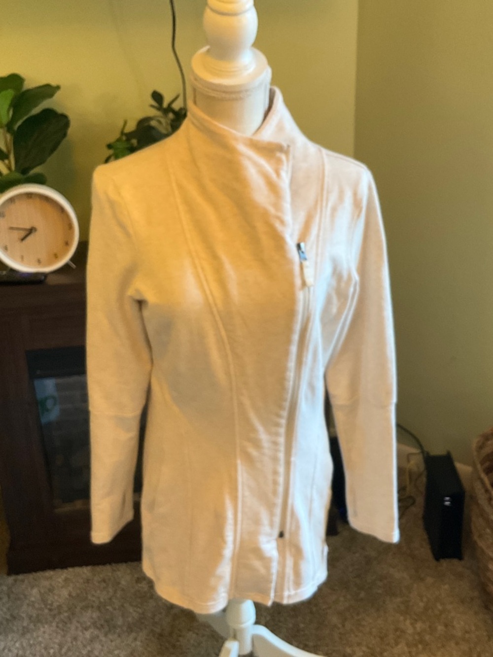 The North Face Women’s Size Medium Side Zip Sweatshirt, Unique Style